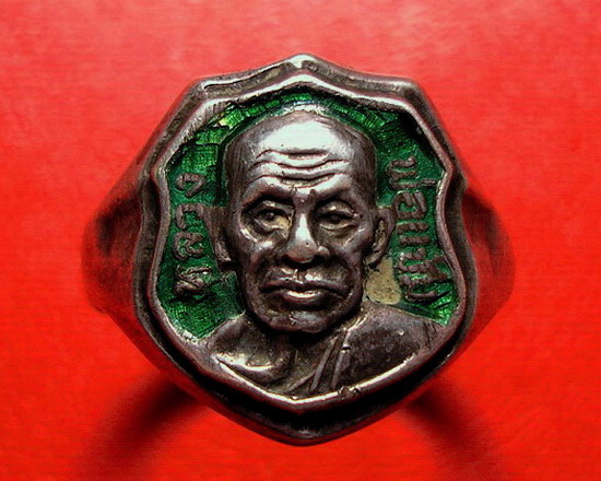 ** แหวนหลวงพ่อแช่ม วัดฉลอง เนื้อเงินลงยาสีน้ำเขียวค่ะ **