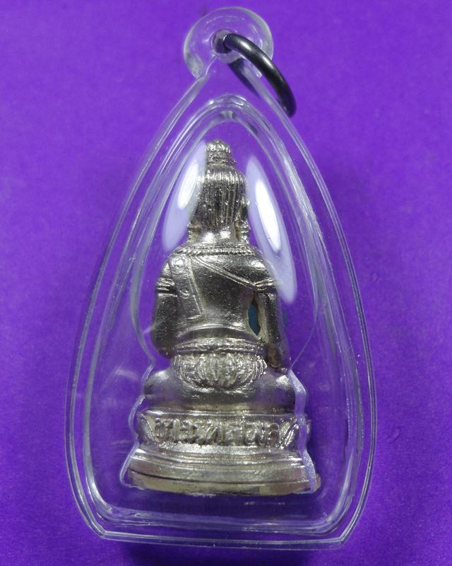 พระกริ่ง"ญาณทศพล" ของ พระญาณวิทยาคม (หลวงพ่อคูณ) เนื้อเงิน ปี 2536 รุ่น "ลายเซ็น"