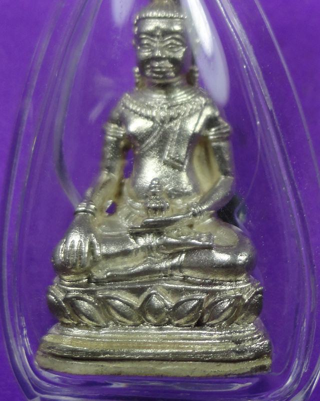 พระกริ่ง"ญาณทศพล" ของ พระญาณวิทยาคม (หลวงพ่อคูณ) เนื้อเงิน ปี 2536 รุ่น "ลายเซ็น"