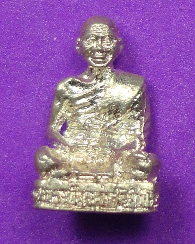 กริ่งสมาธิคูณพันร้านหลวงพ่อคูณเนื้อเงิน