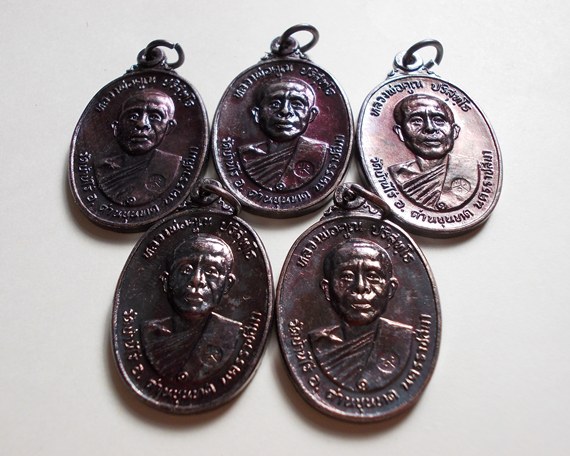 **วัดใจ** (5เหรียญ)หลวงพ่อคูณตลาดไทรเก่า ปี 22 เนื้อทองแดง#1