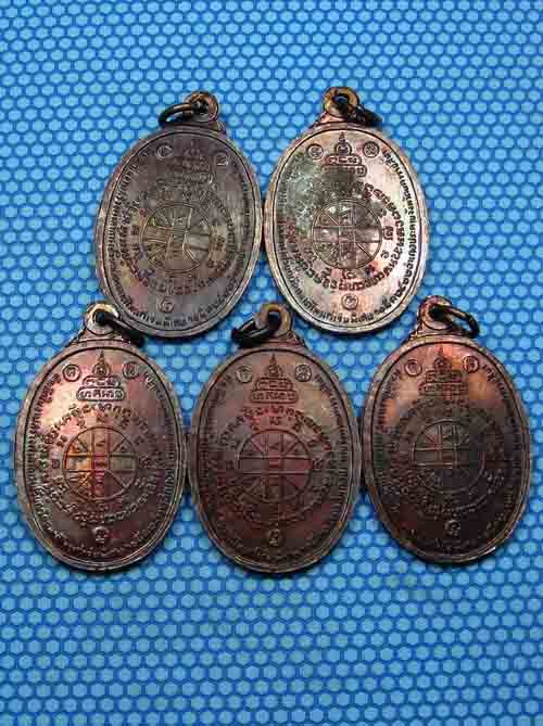 วัดใจ 5 เหรียญ*** หลวงพ่อคูณตลาดไทรเก่า ปี 22 ทองแดงรมดำสภาพสวย ชุด 1