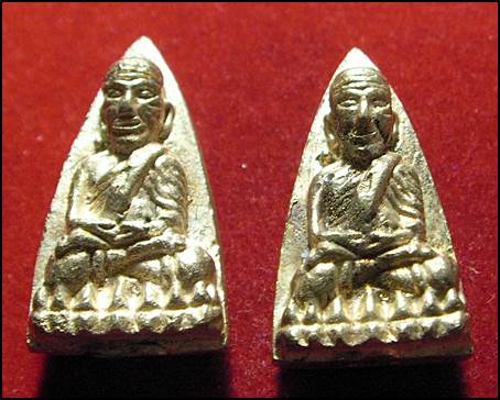 เคาะเดียวแดงหลวงปู่ทวดวัดบวรพิมพ์กรรมการ 2 หน้า 2 องค์ 