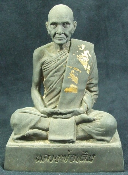 พระบูชา ลพ. เดิม วัดหนองโพธิ์ หน้าตัก ๓ นิ้ว ... ผิวหิ้ง งาม ๆ ครับ .