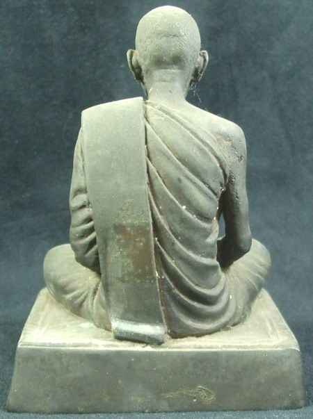 พระบูชา ลพ. เดิม วัดหนองโพธิ์ หน้าตัก ๓ นิ้ว ... ผิวหิ้ง งาม ๆ ครับ .