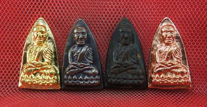 หลวงปู่ทวด พิมพ์เตารีดใหญ่ 4 องค์ เนื้อเปียกทอง เนื้อนวะ เนื้อผิวไฟ เนื้อสตางค์เเดง วัดในหาน อ.นอง อ