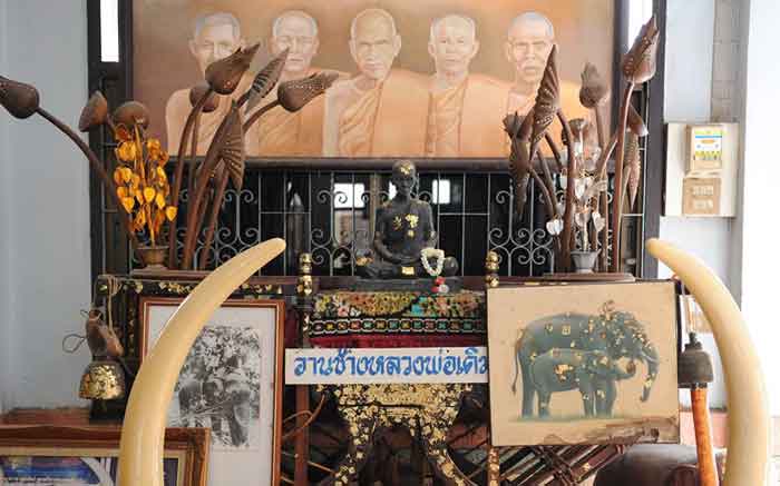 “ ตะขอช้าง" เครื่องรางวิเศษ ” อัญเชิญพระคาถาหลวงพ่อเดิม พุทธสโร วัดหนองโพ แกะสลักบนตัวตะขอ