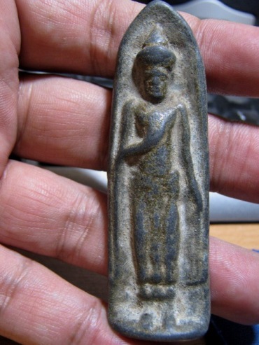 พระร่วงยืนหลังรางปืน เนื้อชินเขียว จ.สุโขทัย พอสวย 