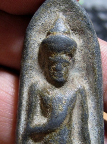 พระร่วงยืนหลังรางปืน เนื้อชินเขียว จ.สุโขทัย พอสวย 