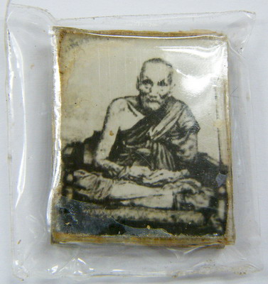 "เคาะเดียวครับ"150 ฿ รูปถ่ายอัดกระจกสองหน้า ไม่ทราบเกจิครับ