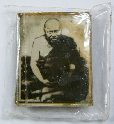 "เคาะเดียวครับ"150 ฿ รูปถ่ายอัดกระจกสองหน้า ไม่ทราบเกจิครับ