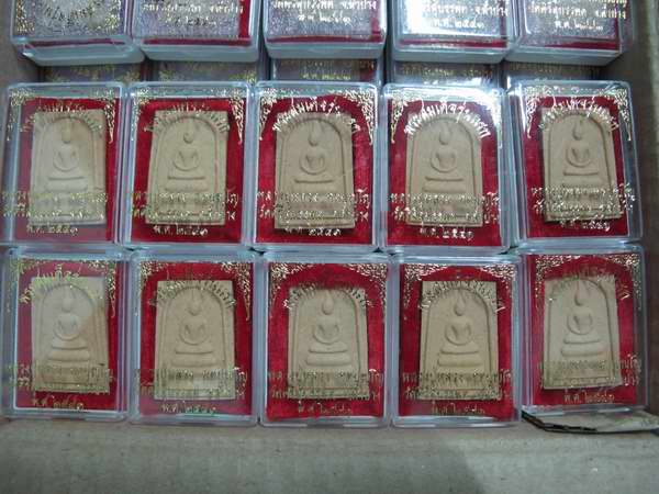สมเด็จรุ่นแรก  หลวงปู่หลวง วัดคีรีสุบรรพต  จ.ลำปาง ปี 2541  ทีเดียว 10 องค์  ราคา สวัสดีปีใหม่ 2512
