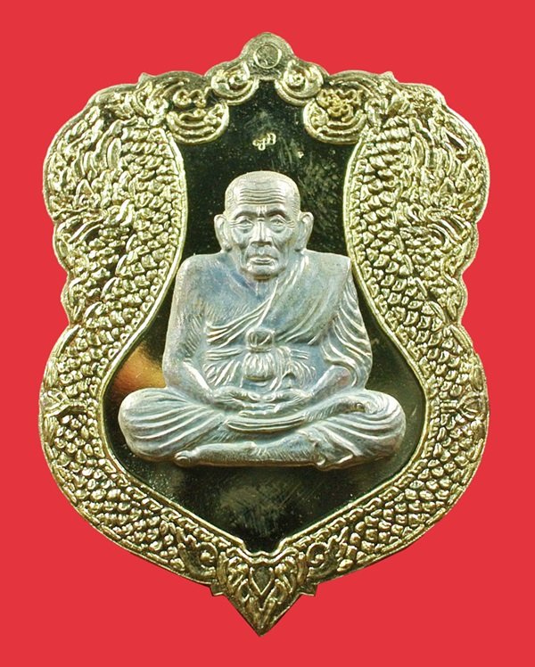 เหรียญเสมาหลวงปู่ทวด ญสส.90 พรรษา ทองเหลืองขัดเงาหน้าเงิน No. 130 สมเด็จพระญาณสังวรฯ วัดบวรฯ ปี 46