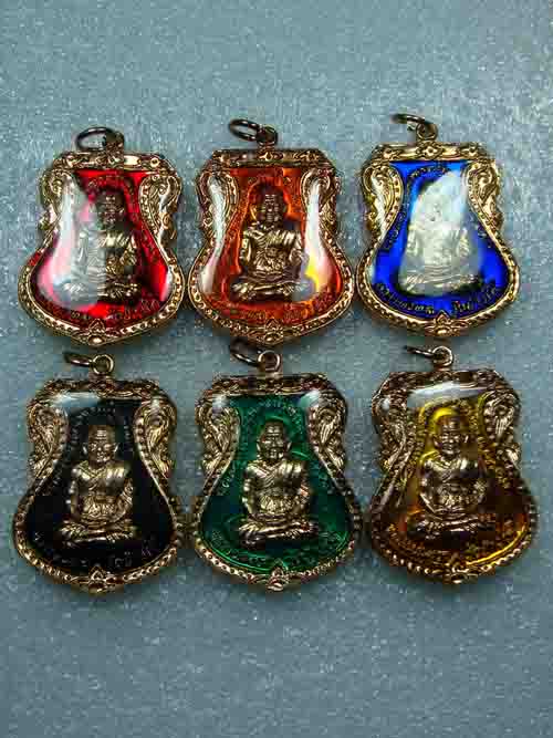 เคาะเดียว 6 เหรียญ 6 สี ครบชุดครับ เหรียญเสมาหลวงพ่อทวดปี 22 ลงยา ยันต์ชิด นิยม*