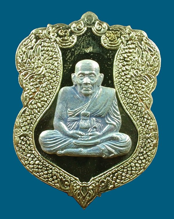 เหรียญเสมาหลวงปู่ทวด ญสส.90 พรรษา ทองเหลืองขัดเงาหน้าเงิน No. 247 สมเด็จพระญาณสังวรฯ วัดบวรฯ ปี 46