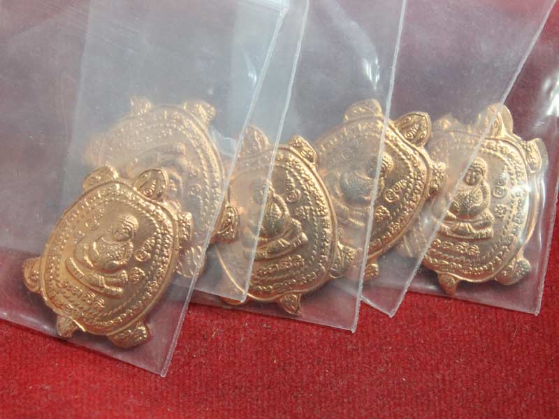เหรียญเต่าเฮงแสนเฮง หลวงพ่อหลิว เนื้อทองแดง 5 เหรียญ