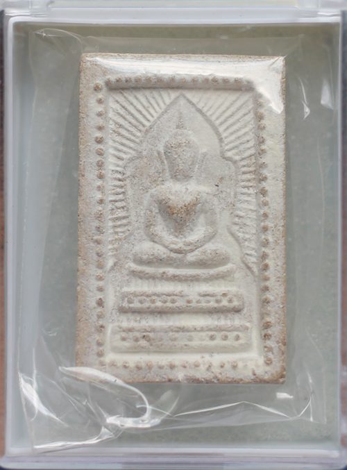 > สมเด็จแหวกม่านขาว หลังพระแม่ธรณีบีบมวยผม หลวงปู่หมุน เนื้อผงพุทธคุณ ออกวัดซับลำใย