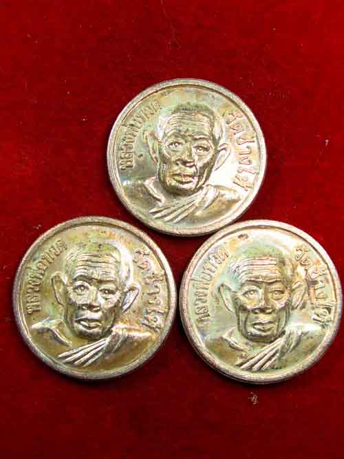 3 เหรียญ****เหรียญแจกทาน ขวัญถุง ๙๙๙๙๙*** พระครูวิสัยโสภณ(ทิม) 05 เนื้อกะใหล่เงิน