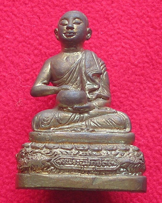 พระอุปคุตบูชา เนื้อทองเหลือง ขนาดหน้าตักประมาณ 1.4 นิ้ว สูง 2.7 นิ้ว