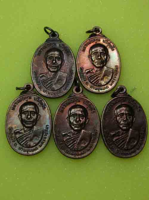 วัดใจ 5 เหรียญ*** หลวงพ่อคูณตลาดไทรเก่า ปี 22 ทองแดงรมดำสวยๆ ชุด 2