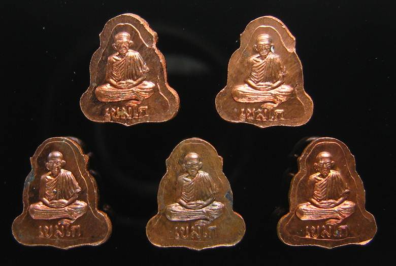 **ทีเดียว 5 องค์ พระปิดตาหลังรูปเหมือน หลวงพ่อเกษม เขมโก เนื้อทองแดง สวยๆ เคาะเดียวแดง**BH51