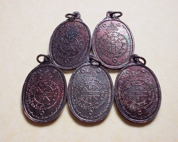 5เหรียญ *** หลวงพ่อคูณตลาดไทรเก่า ปี 22 ทองแดงสภาพสวยa4