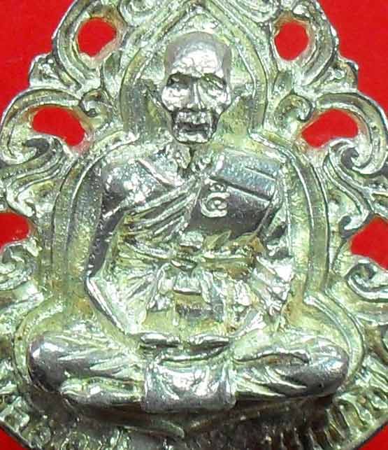 เหรียญฉลุเนื้อเงินปี ๒๕๔๐ ครบ๕รอบ หลวงพ่อสาครครับ ลองชมดูครับ พร้อมกล่อง