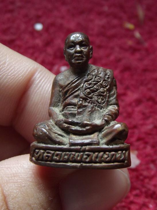 รูปเหมือนหลวงพ่อแทน วัดเกาะแก้ว 