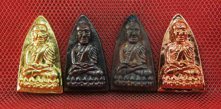 หลวงปู่ทวด พิมพ์เตารีดใหญ่ 4 องค์ เนื้อเปียกทอง เนื้อนวะ เนื้อผิวไฟ เนื้อสตางค์เเดง วัดในหาน อ.นอง อ
