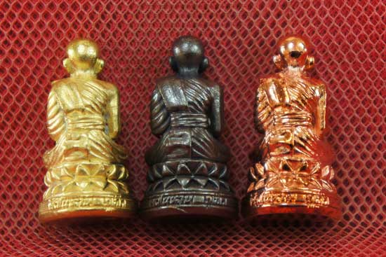 หลวงปู่ทวด พิมพ์บัวรอบ 3 องค์ เนื้อเปียกทอง เนื้อนวะ เนื้อสตางค์เเดง วัดในหาน อ.นอง อ.ทอง อ.สุภา ร่ว