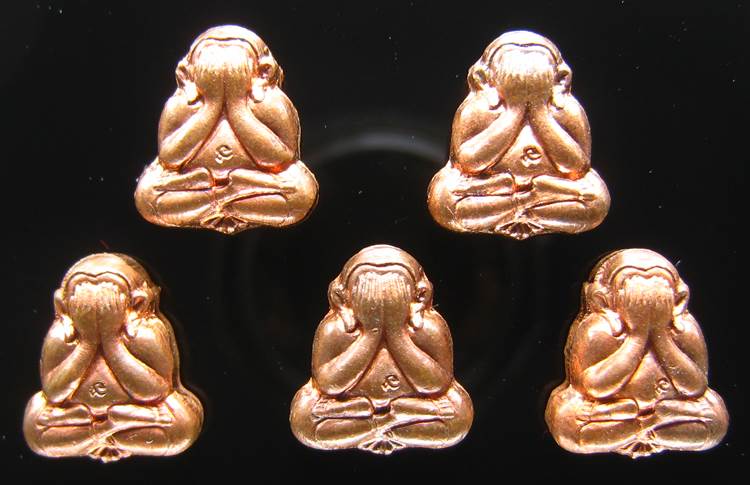 **ทีเดียว 5 องค์ พระปิดตาหลังรูปเหมือน หลวงพ่อเกษม เขมโก เนื้อทองแดง สวยๆ เคาะเดียวแดง**BS61