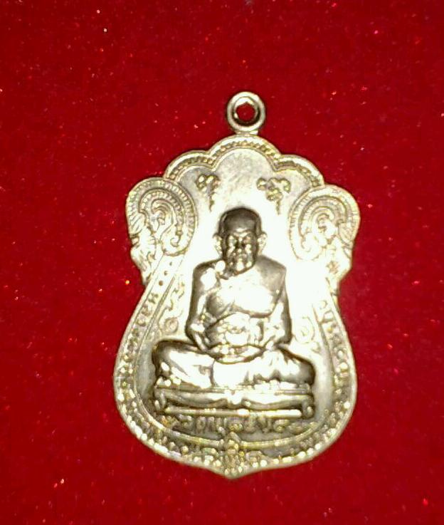 หลวงพ่ออุ้น วัดตาลกง เหรียญเสมาเต็มองค์ ปี2544