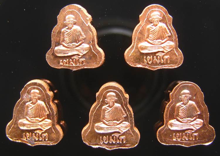 **ทีเดียว 5 องค์ พระปิดตาหลังรูปเหมือน หลวงพ่อเกษม เขมโก เนื้อทองแดง สวยๆ เคาะเดียวแดง**BU31