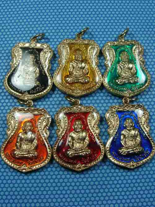 วัดใจ..6 เหรียญ 6 สี ครบชุดครับ เหรียญเสมาหลวงพ่อทวดปี 22 ลงยา ยันต์ชิด นิยม*