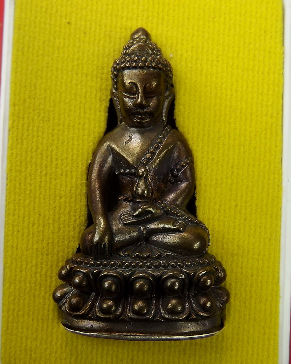 พระกริ่งก้นเงิน หลวงปู่เกลี้ยง เตชธัมโม รุ่นเจริญพรยอดฉัตร ร้อนเงิน850แดงไปเลยครับ