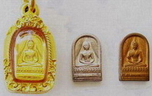 พระปรกใบมะขาม 50 ปี ธรรมศาสตร์ ในหลวงพระราชทาน ภปร เนื้อทองคำ เงิน ทองแดง เนื้อทองแดง