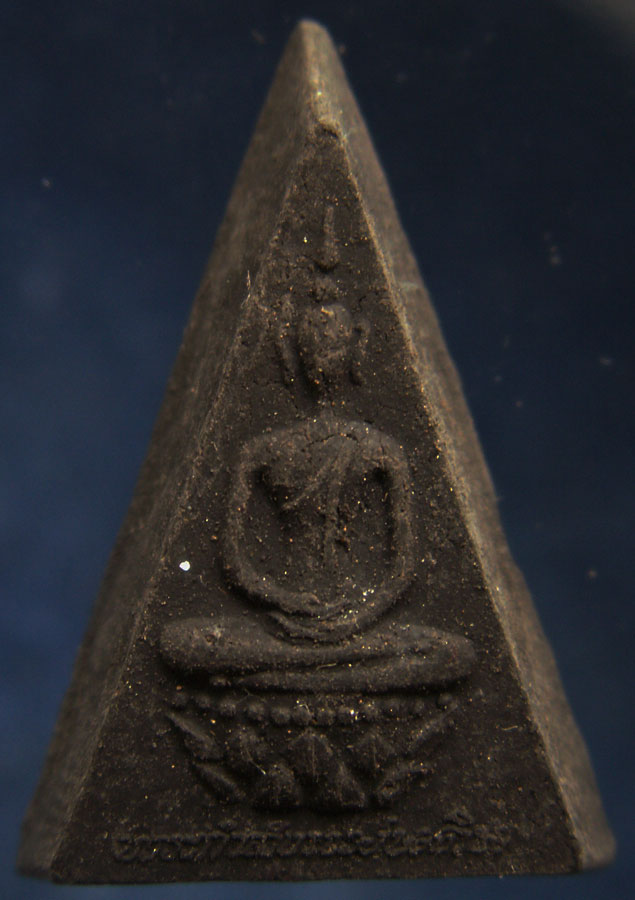 พระกำลังแผ่นดิน พิมพ์เล็ก (คะแนน)  มวลสารจิตรลดา (เนื้อดำ) ในหลวงครองราชครบ 50 พรรษา พ.ศ. 2539 สร้าง