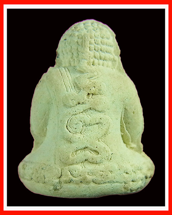 ปิดตาหลวงปู่หมุน รุ่นไตรมาสรวยทันใจ เนื้อผงงาช้าง หมายเลข 1528 พร้อมกล่องเดิม และบัตรรับรองพระ