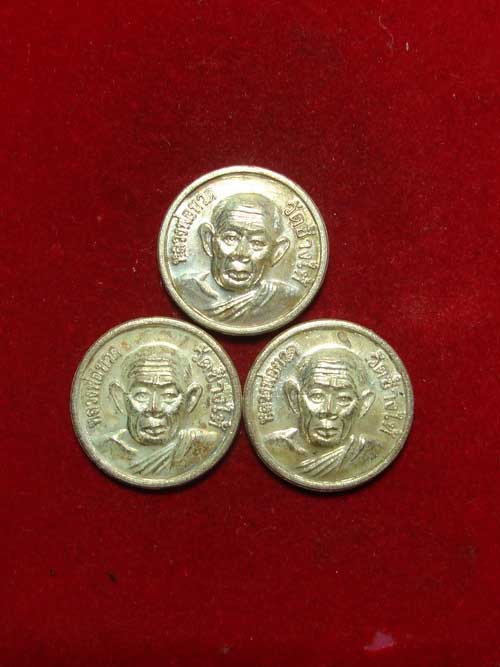 วัดใจ..3 เหรียญ ****เหรียญแจกทาน ขวัญถุง ๙๙๙๙๙*** พระครูวิสัยโสภณ(ทิม) 05 กะหลั่ยเงิน