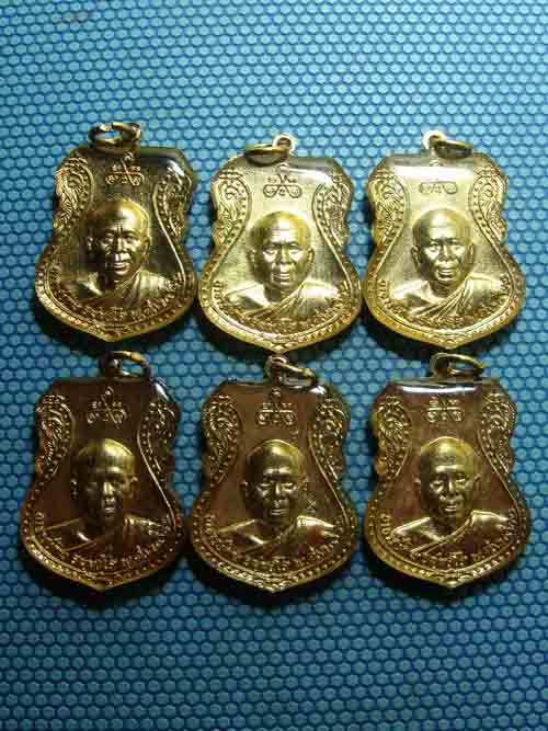 วัดใจ..6 เหรียญ 6 สี ครบชุดครับ เหรียญเสมาหลวงพ่อทวดปี 22 ลงยา ยันต์ชิด นิยม*