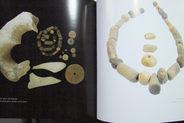 "เคาะเดียวแดง" หนังสือใหม่ รอยลูกปัด 