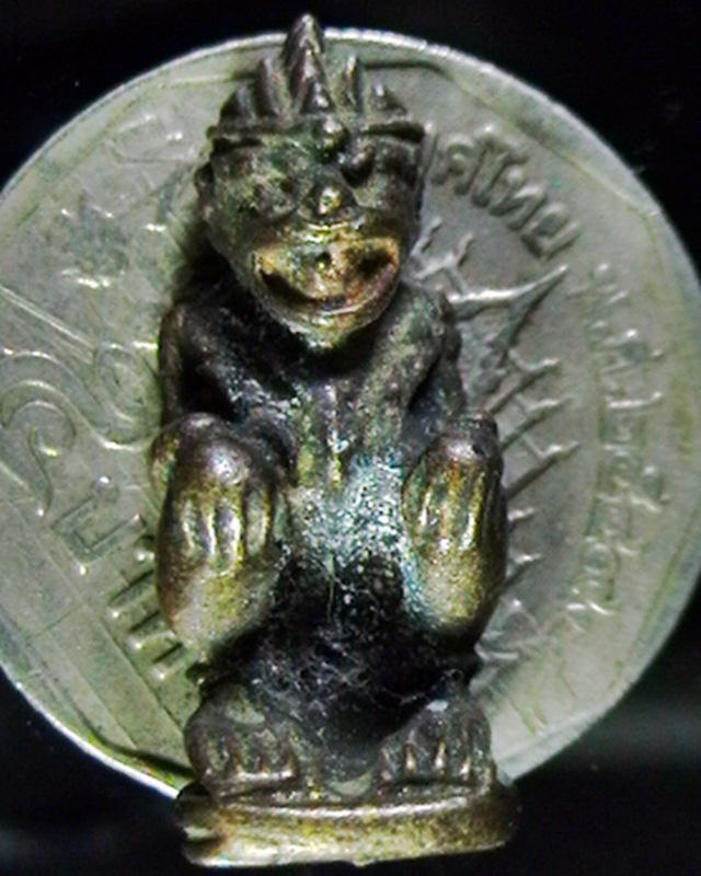 พระรูปหล่อหนุมาน เนื้อทองผสม  ไม่ทราบที่ 160บาทครับ