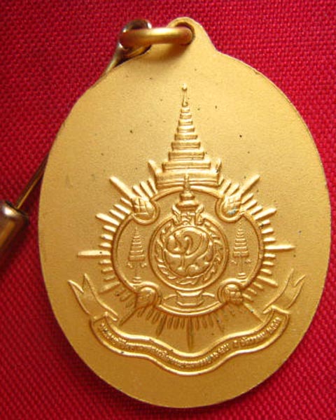 เหรียญในหลวง ที่ระลึกมหามงคลเฉลิมพระชนมพรรษา 6 รอบ ปี 2542 กะไหล่ทองพ่นทราย