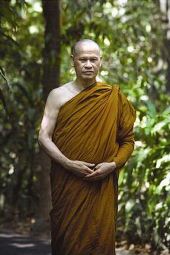 พระอาจารย์เปลี่ยน เนื้อผง เส้นเกศากระจายทั่วทั้งองค์ รุ่นอายุครบ75ปี