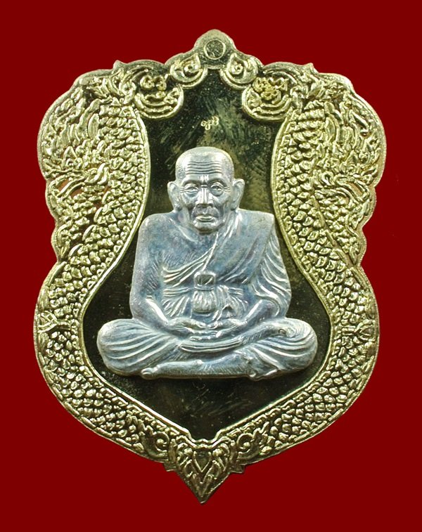 เหรียญเสมาหลวงปู่ทวด ญสส.90 พรรษา ทองเหลืองขัดเงาหน้าเงิน No. 11 สมเด็จพระญาณสังวรฯ วัดบวรฯ ปี 46