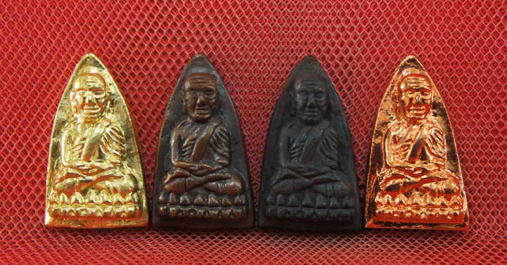 หลวงปู่ทวด พิมพ์เตารีดใหญ่ 4 องค์ เนื้อเปียกทอง เนื้อนวะ เนื้อผิวไฟ เนื้อสตางค์เเดง วัดในหาน อ.นอง อ