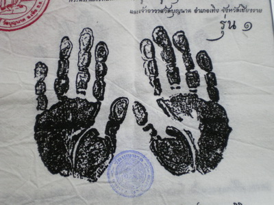  ผ้ายันต์ฝ่ามือมงคลซ้ายขวาหลวงปู่ครูบาบุญมี วัดพระเจ้าสองสี รุ่นหนึ่ง ขนาด 13x13" (๑)