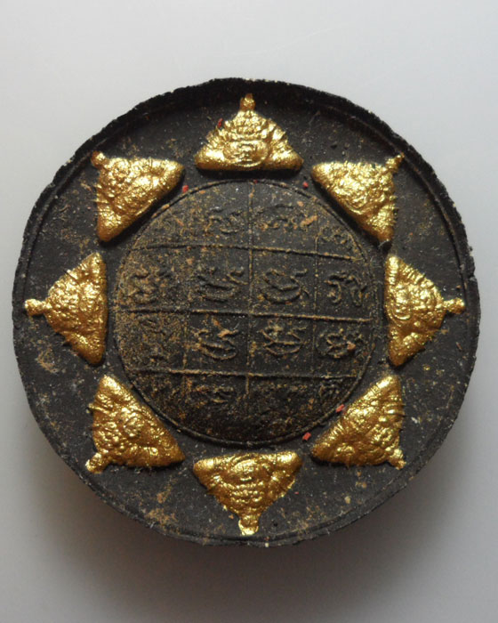 *** ให้ทรัพย์ ให้ลาภ *** เนื้อว่านดำปัดทอง ขนาด ๔.๕ (ฝังพระราหู)