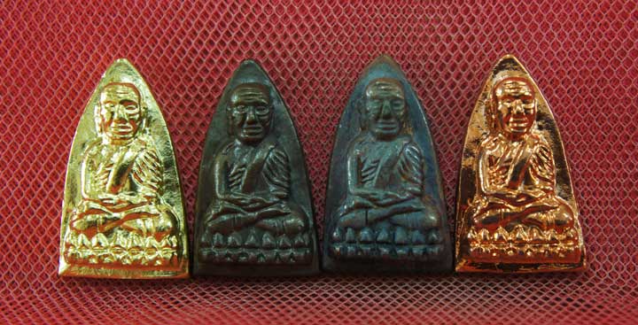 หลวงปู่ทวด พิมพ์เตารีดใหญ่ 4 องค์ เนื้อเปียกทอง เนื้อนวะ เนื้อผิวไฟ เนื้อสตางค์เเดง วัดในหาน อ.นอง อ
