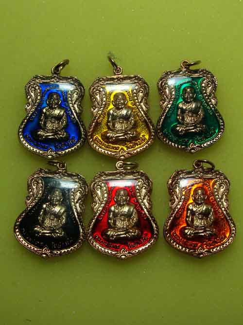 6 เหรียญ 6 สี ครบชุดครับ เหรียญเสมาหลวงพ่อทวดปี 22 ลงยา ยันต์ชิด นิยม 